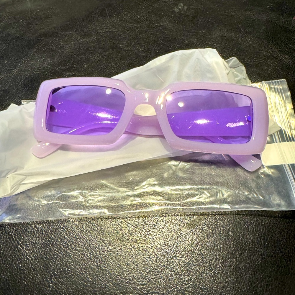 NWOT Square Vintage Y2K purple violet lilac lily sunglasses vibrant colorful